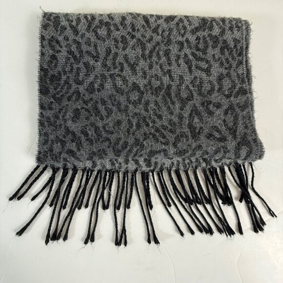 Cejon Womens Italian Scarf Grey Leopard Print Winter Warm Fringe Accent - Picture 11 of 11
